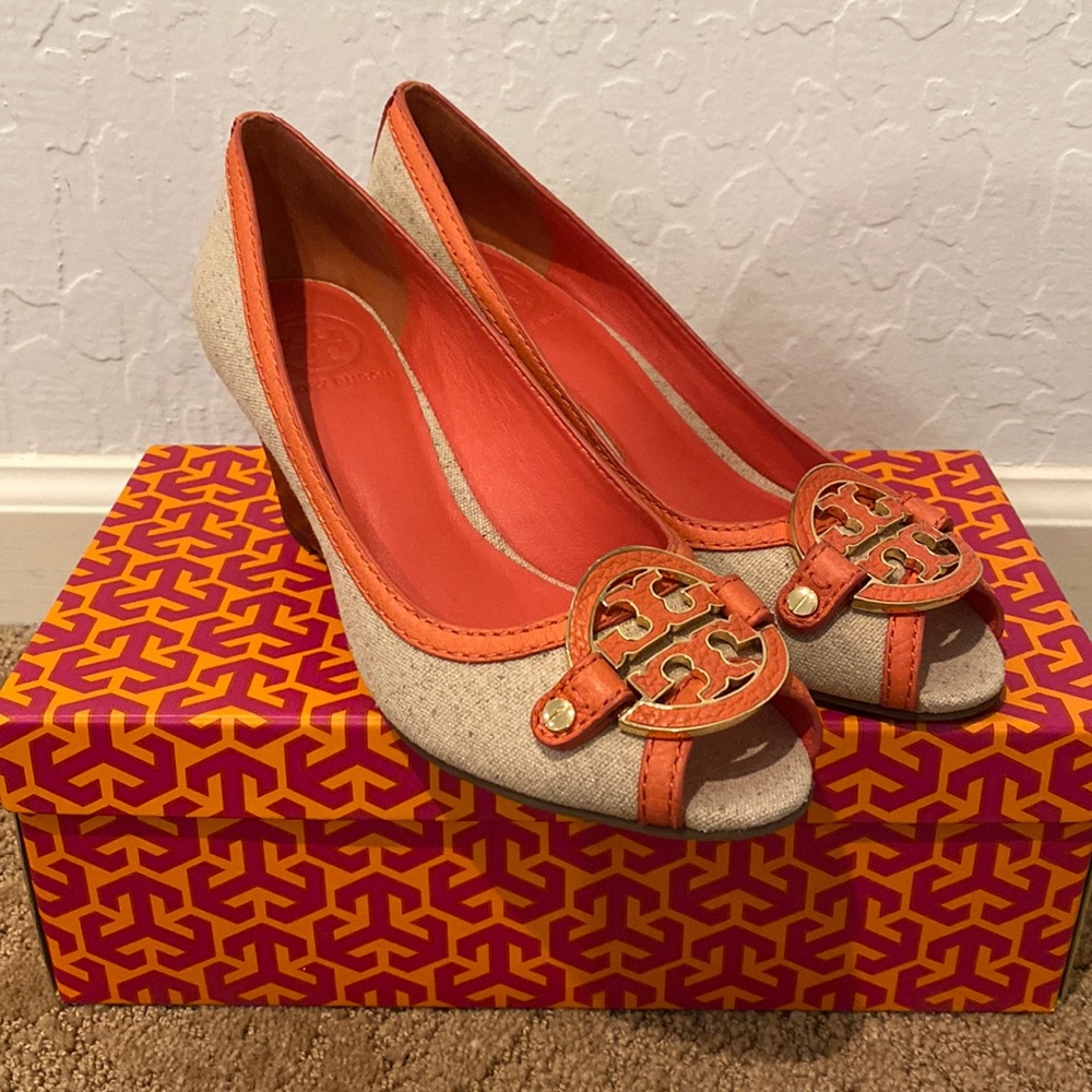 New in box. Never worn once. Size 8